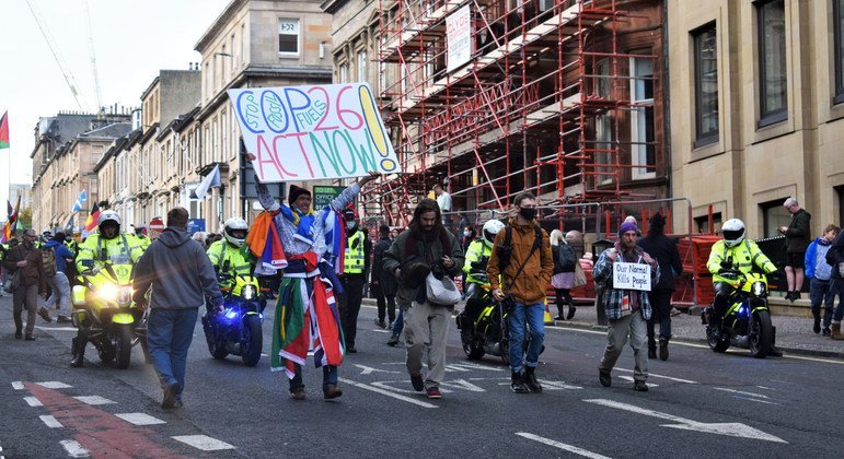 Il faut passer des promesses de la COP26 aux actes, affirment une trentaine d'experts des droits de l'homme